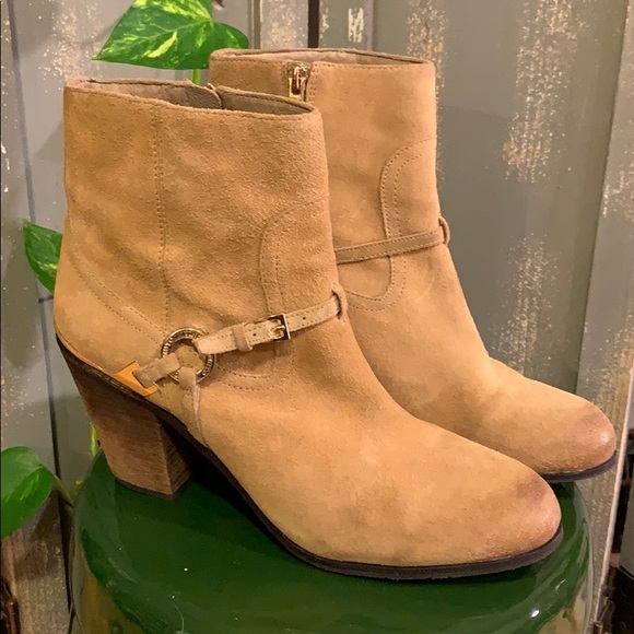 Vince Camuto camel colour ankle leather bootie - Picture 1 of 13